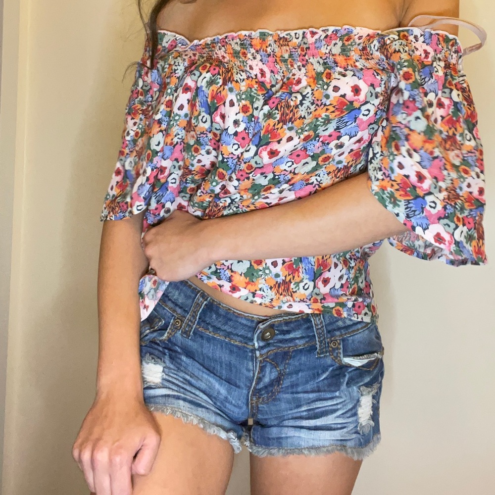 Cute Flowy off the shoulder floral blouse